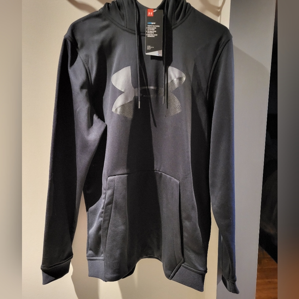 Men's Medium NWT Under Armor Hoodie Black Heat Gear Fleece